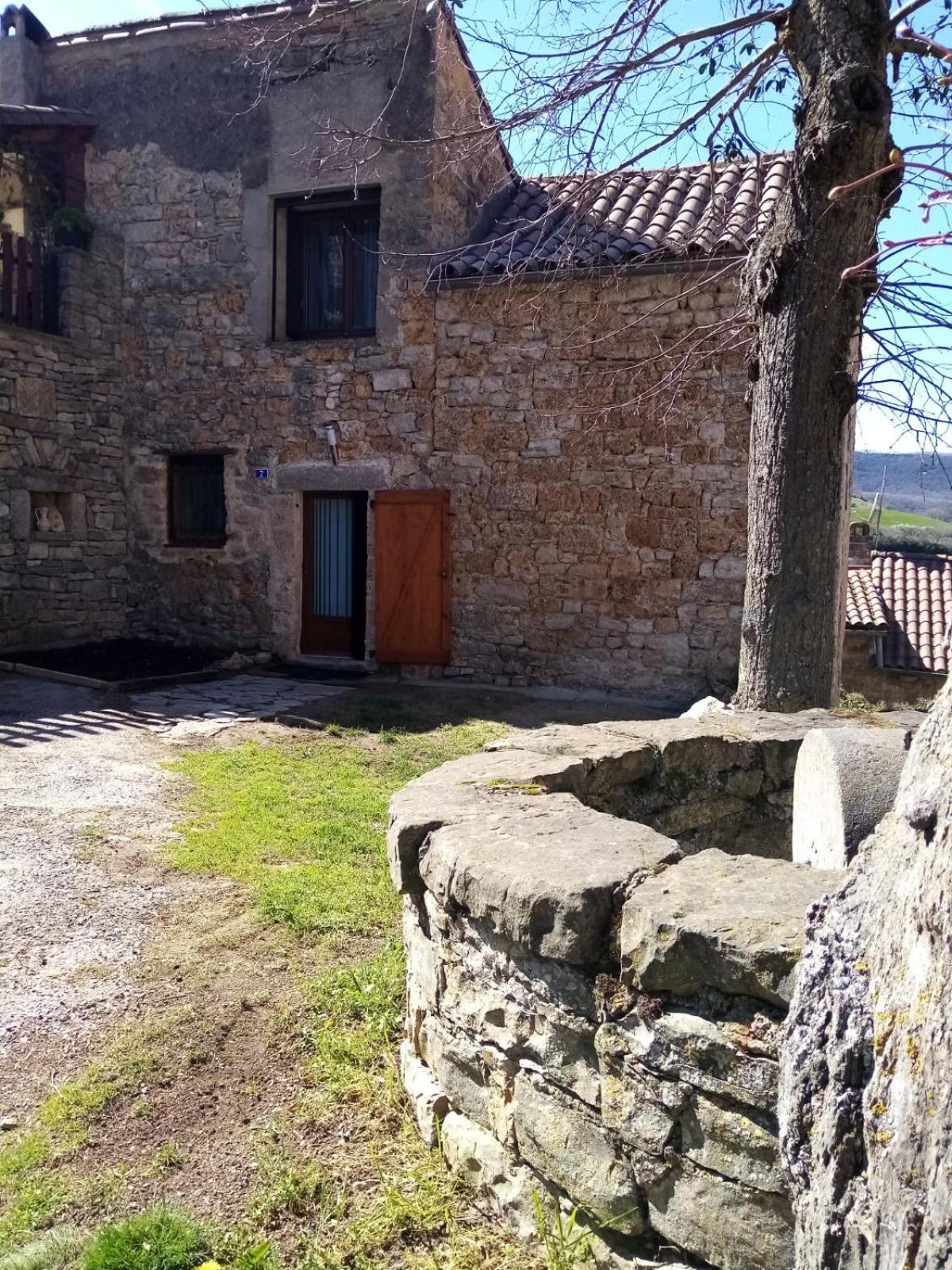 Gite Le Jaya Saint-Georges-de-Luzençon Exterior photo